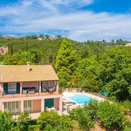 Eleni Villa *